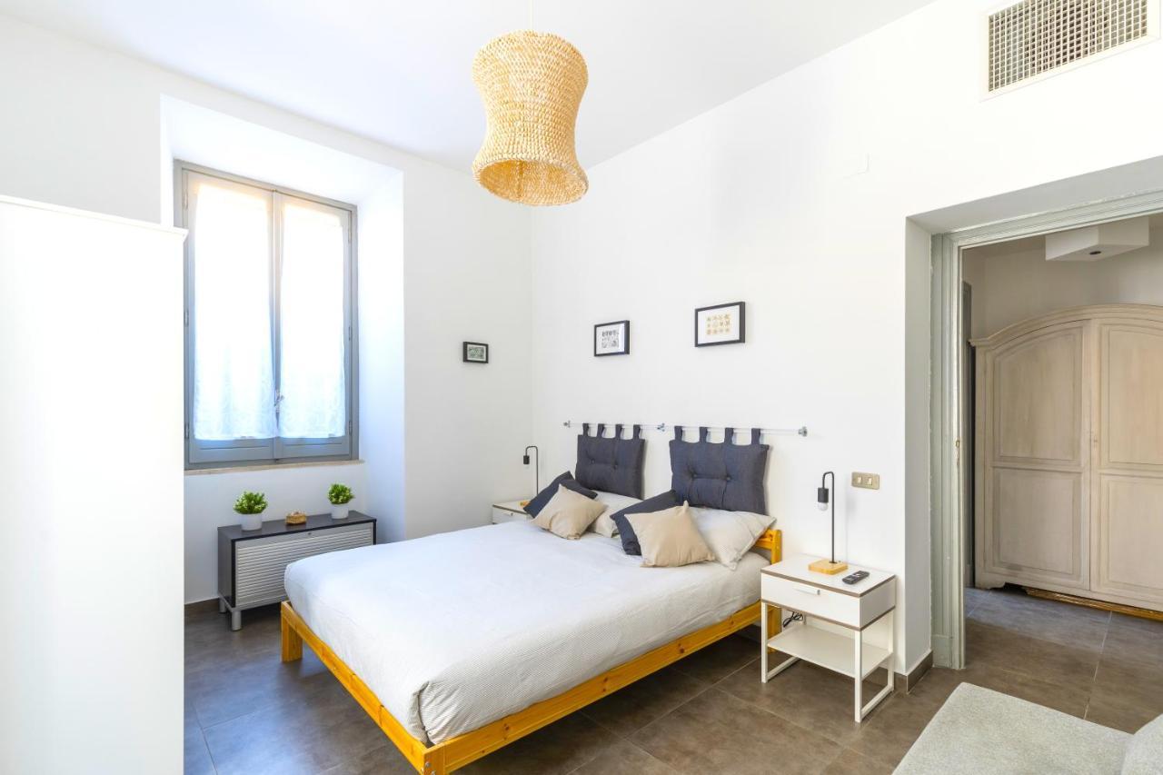 Hostly - Nicole Apartment Volturno- Full Rome Center Экстерьер фото